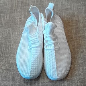 Men's Running Shoes. Size: 8.5. White. Brand New.